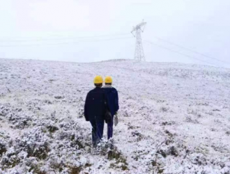 甘肅送變電公司開展青豫特高壓直流工程雪后特巡