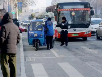 北京公交車廂開啟暖風(fēng)，發(fā)車縮短間隔保障溫暖出行