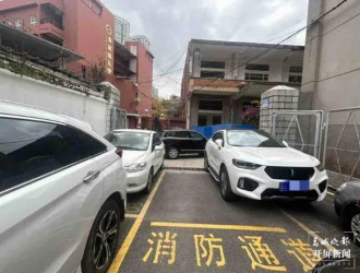 昆明一小區(qū)停車場突然被賣了？業(yè)主被迫將車停在消防通道